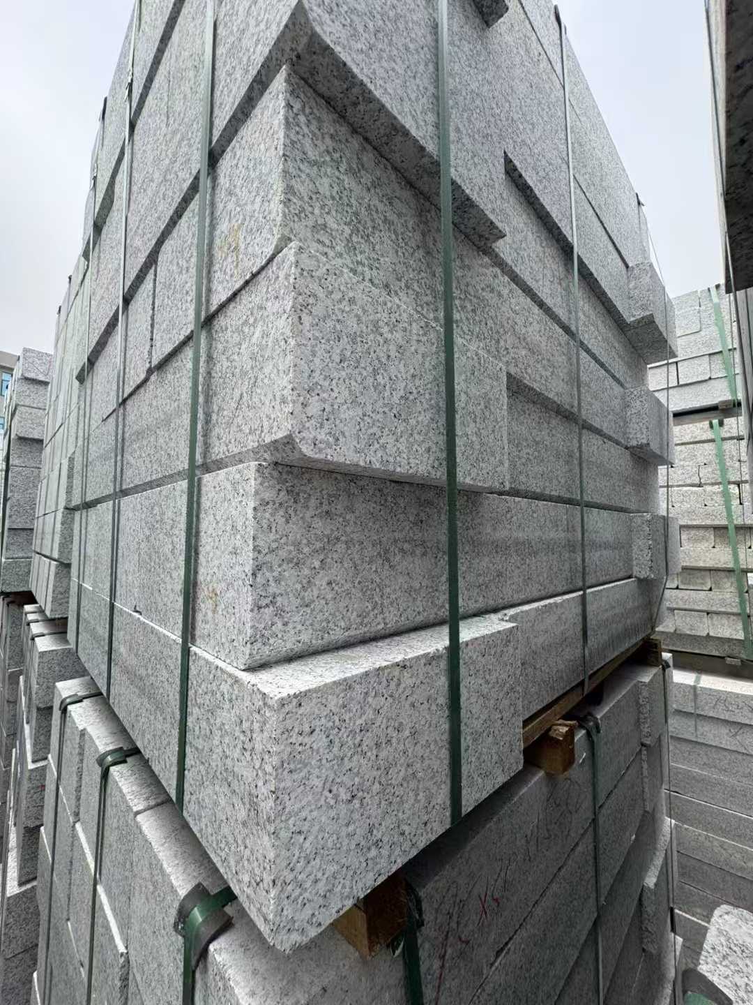 西安芝麻白路牙石 马路牙子